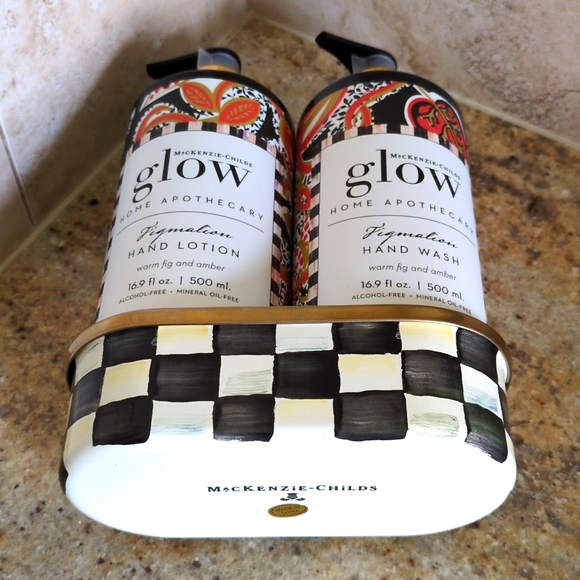 MacKenzie-Childs soap and lotion caddy. Courtly check pattern NWOT - Picture 2 of 5